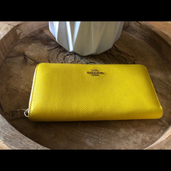 coach wallet yellow